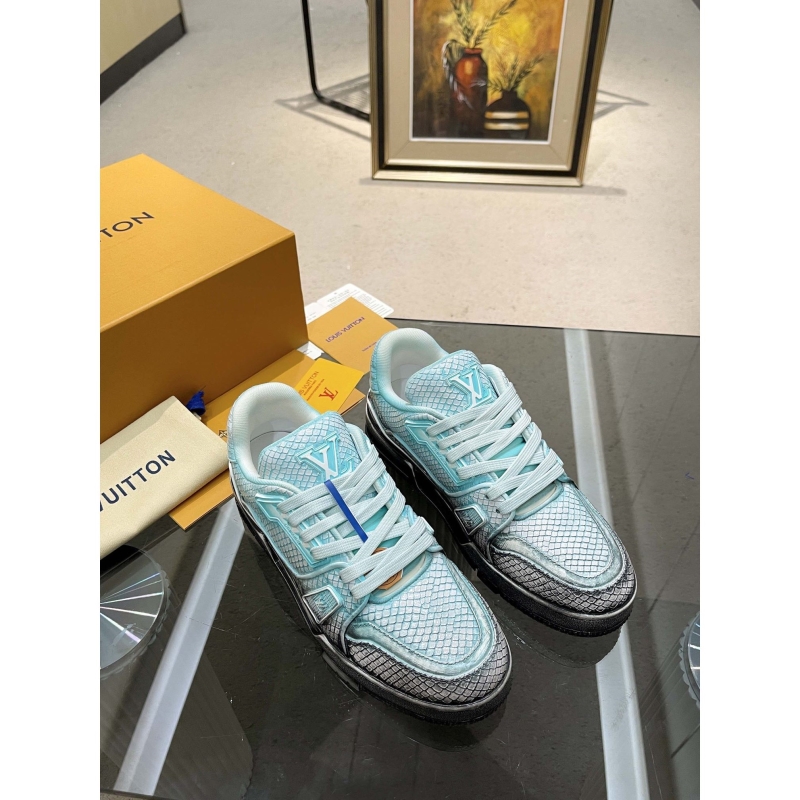 l**is V*t*n sneakers